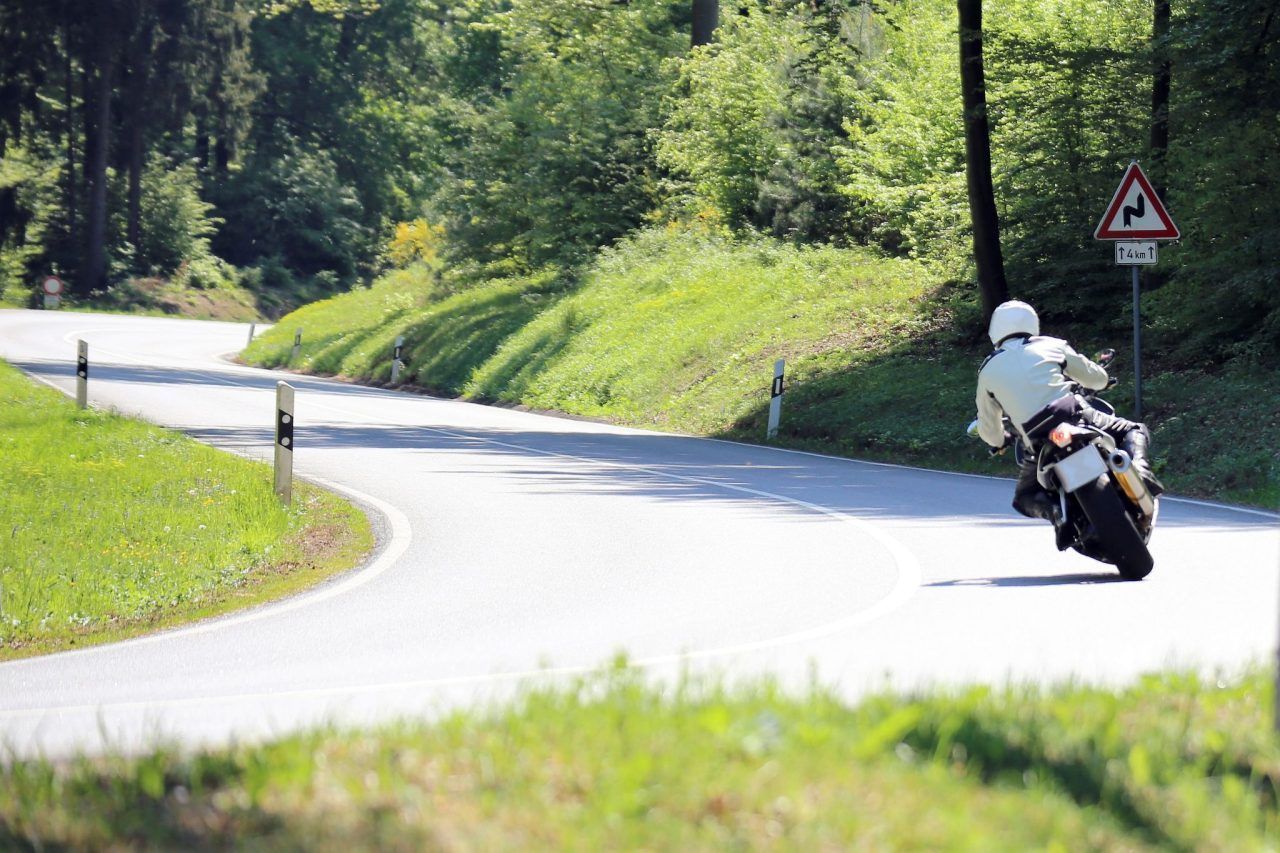 Unfallfrei durch die Saison: Die wichtigsten Tipps vom Motorrad-Profi