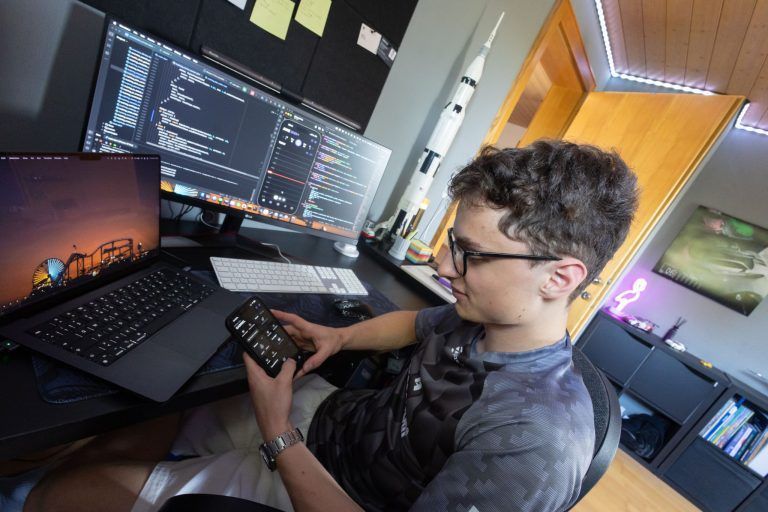 Wie ein 18-jähriger Lauteracher neben der Matura seine eigene App an den Start gebracht hat