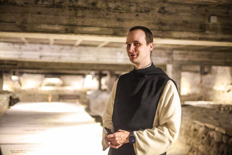 Ich verbrachte eine Nacht im Kloster und traf den wohl lustigsten Mönch Vorarlbergs