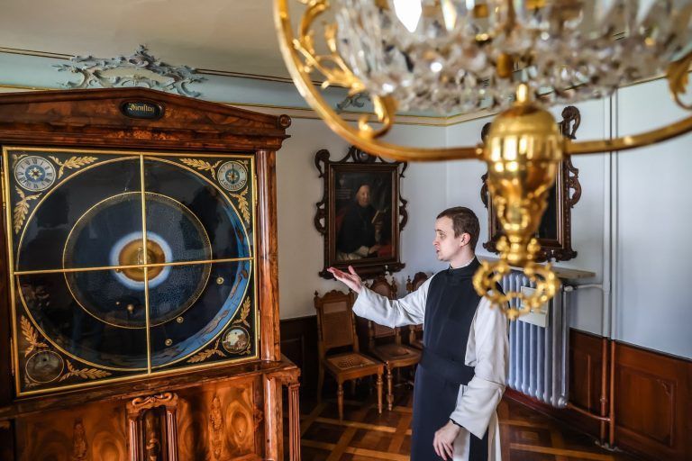 Ich verbrachte eine Nacht im Kloster und traf den wohl lustigsten Mönch Vorarlbergs