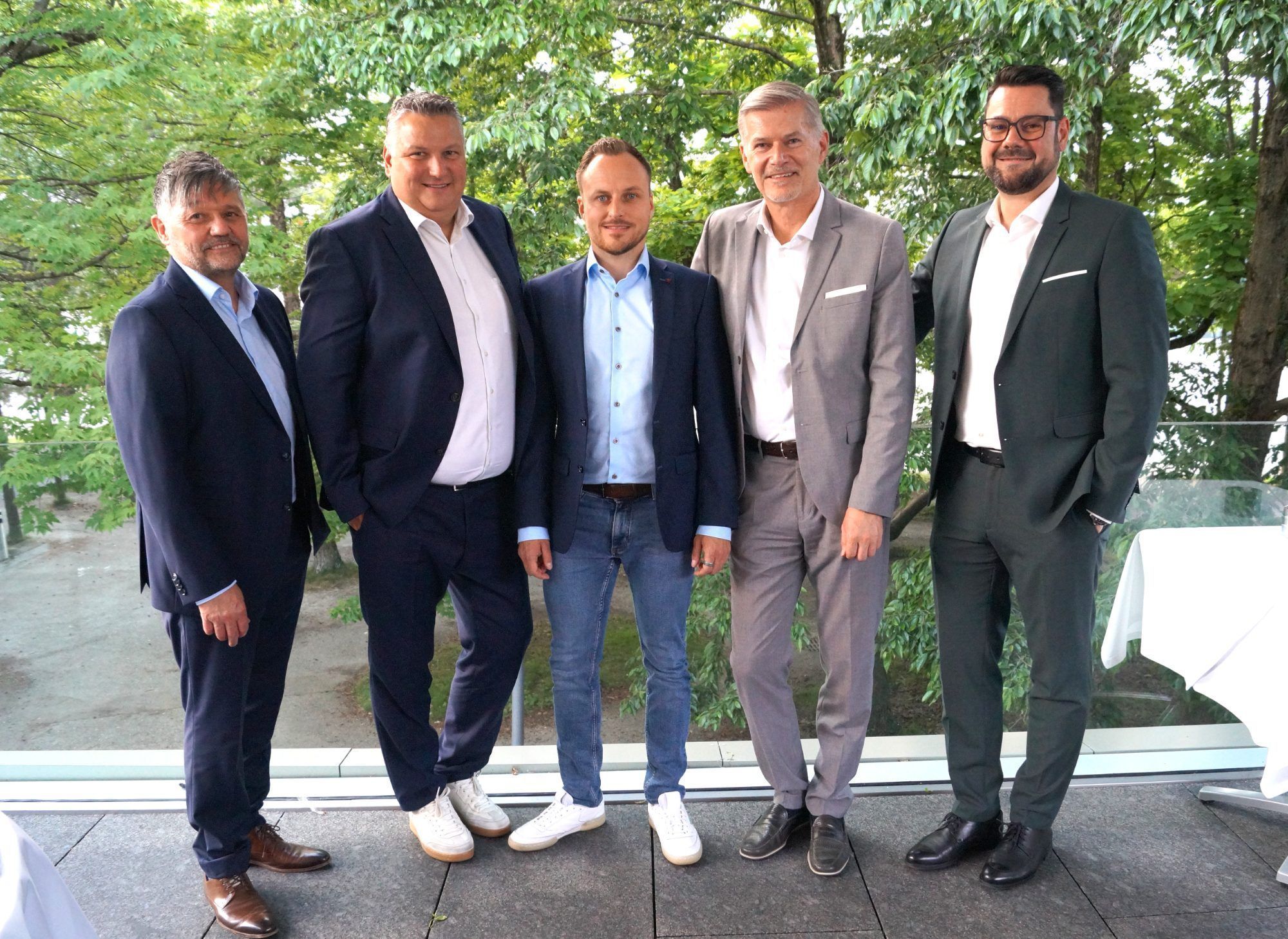 Josef Steurer (Senior Manager), Joachim Singer (Gf Mercedes), Mathias Bichler (Verkauf), Direktor Bernhard Moosbrugger und Senior-Manager Herbert Vogel