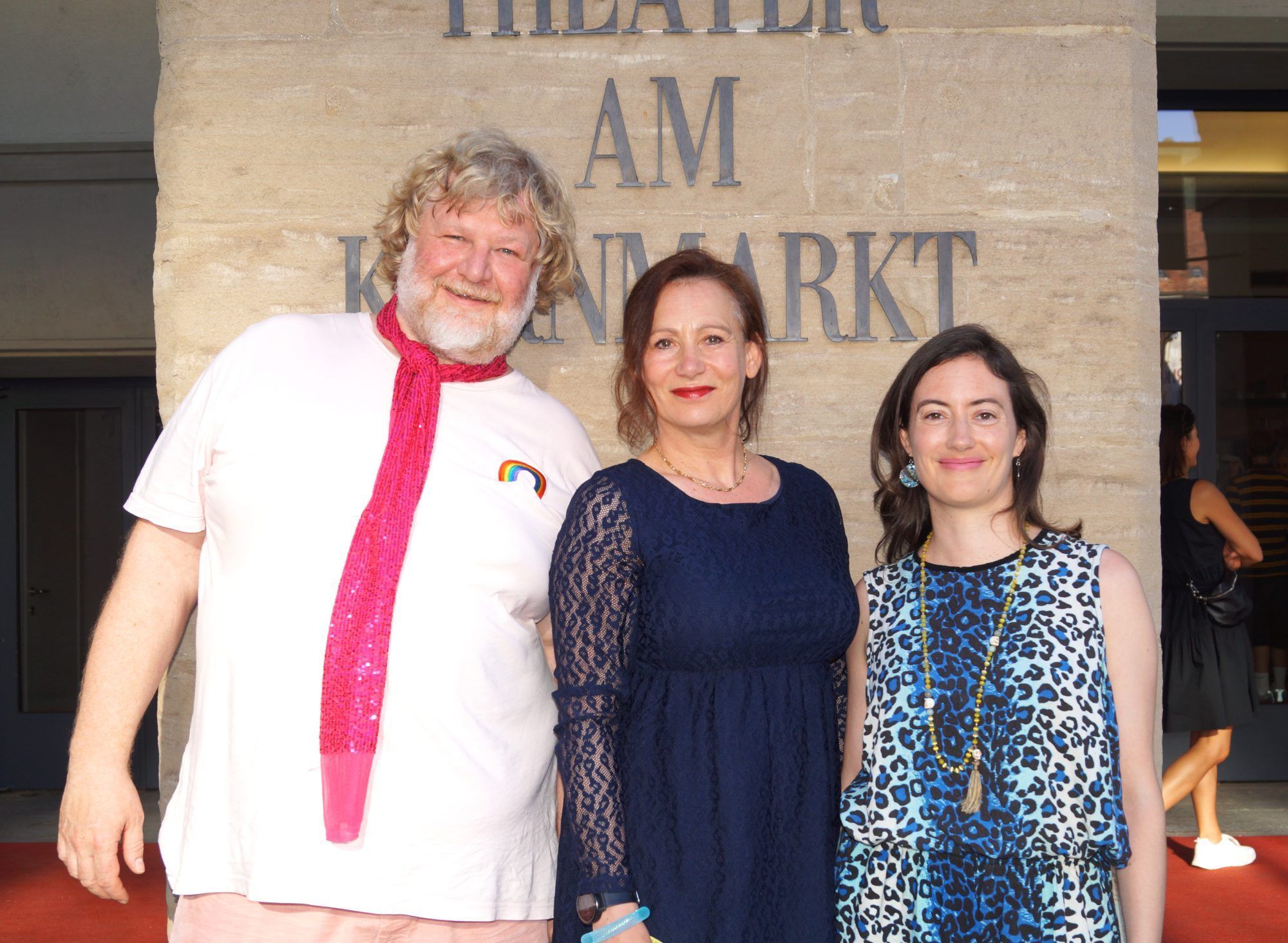 Bühnenbildner Gregor Sturm mit Regisseurin Angelika Zacek und Kostümbildnerin Julia Klug 