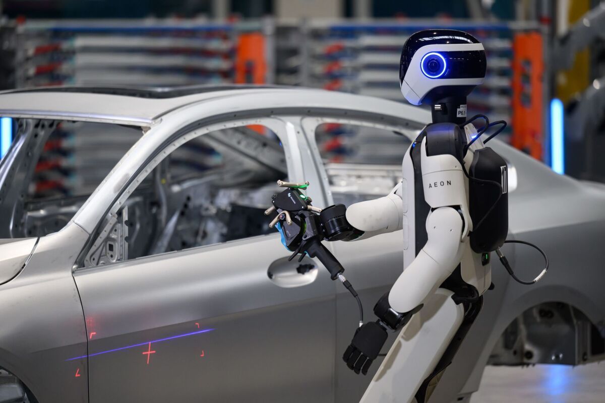 BMW erprobt humanoide Roboter in Produktion