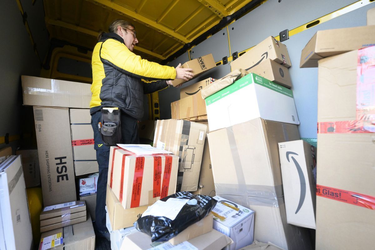 Onlinehändler erwarten geringes Umsatzplus wegen Paketsteuer