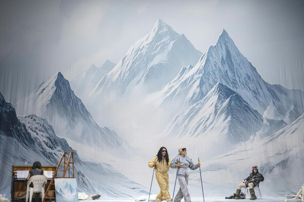Wipfel, Gipfel, Grotte: Festwochen mit "Vampire's Mountain"