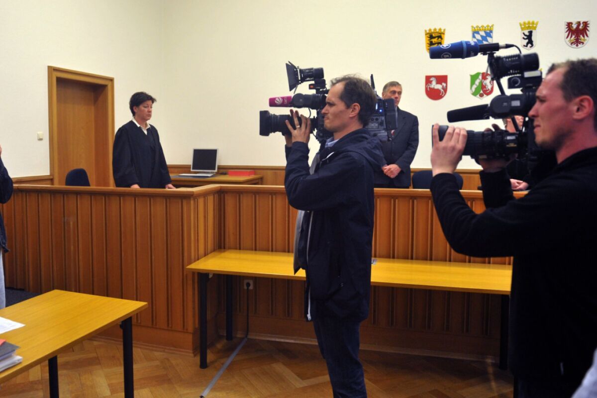 Lebenslange Haft in Frankreich für deutschen "Maskenmann"