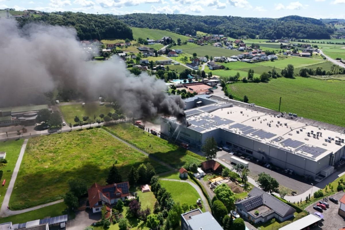 Großeinsatz bei Industriebrand in der Steiermark