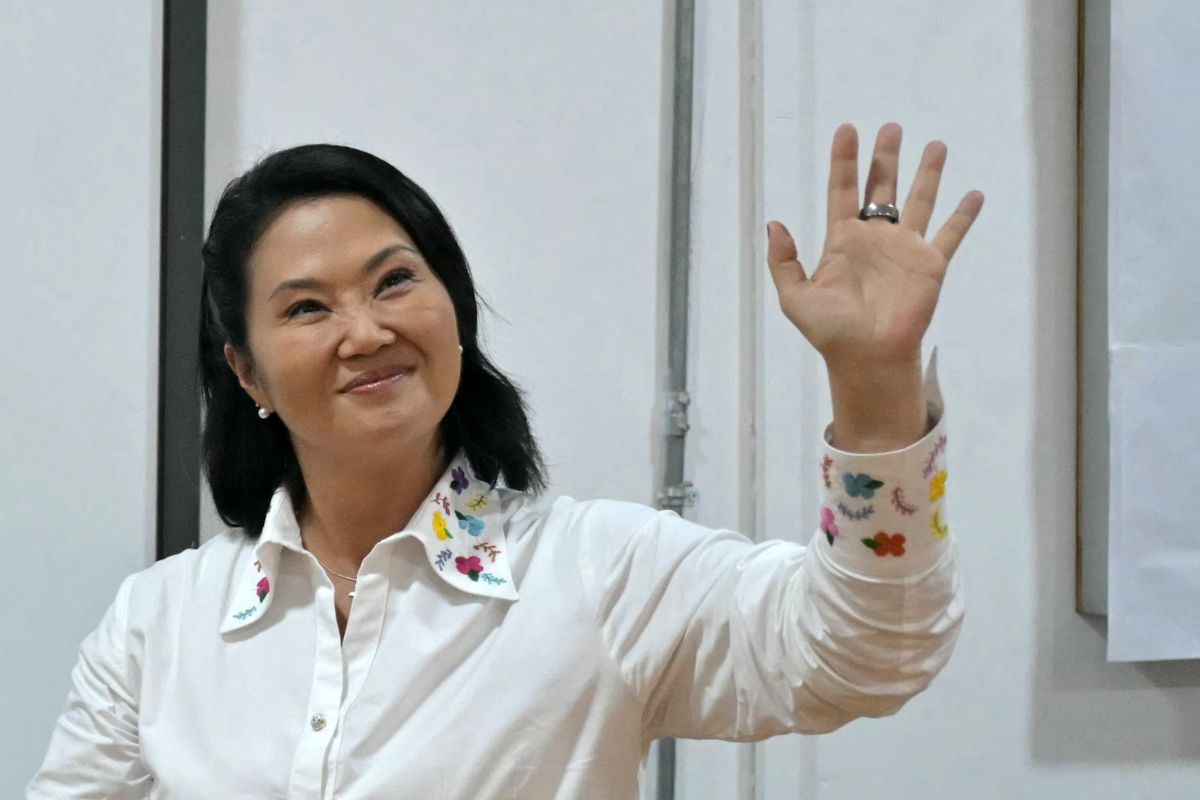Fujimori führt bei Präsidentenwahl in Peru knapp