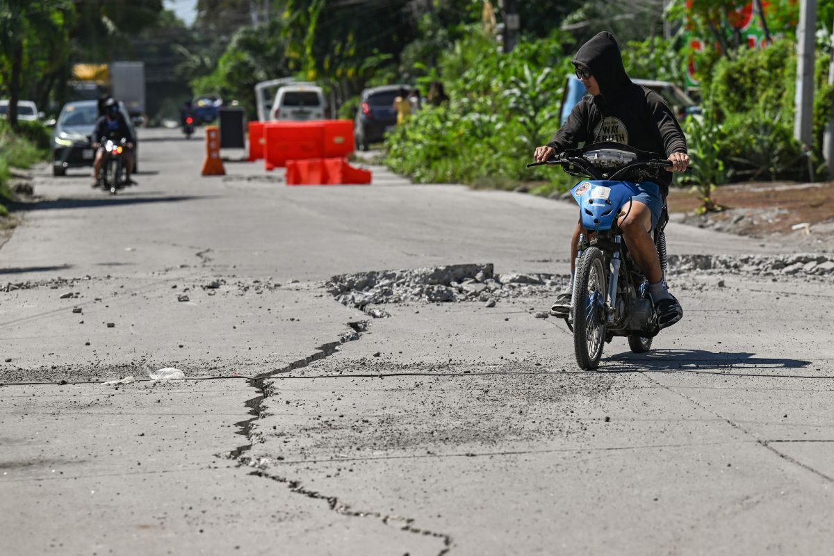 Opferzahl nach Beben auf Philippinen steigt