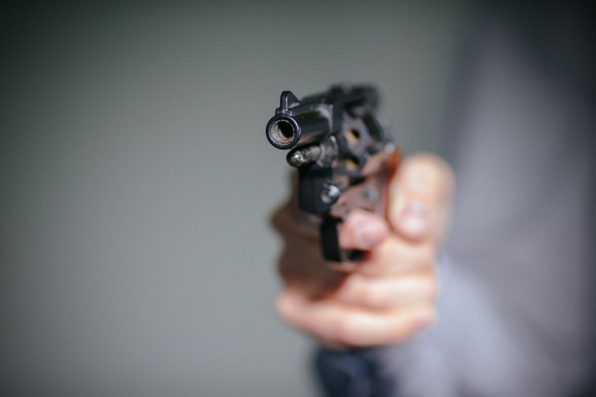 Männer sollen Opfer in Tirol beraubt und erpresst haben