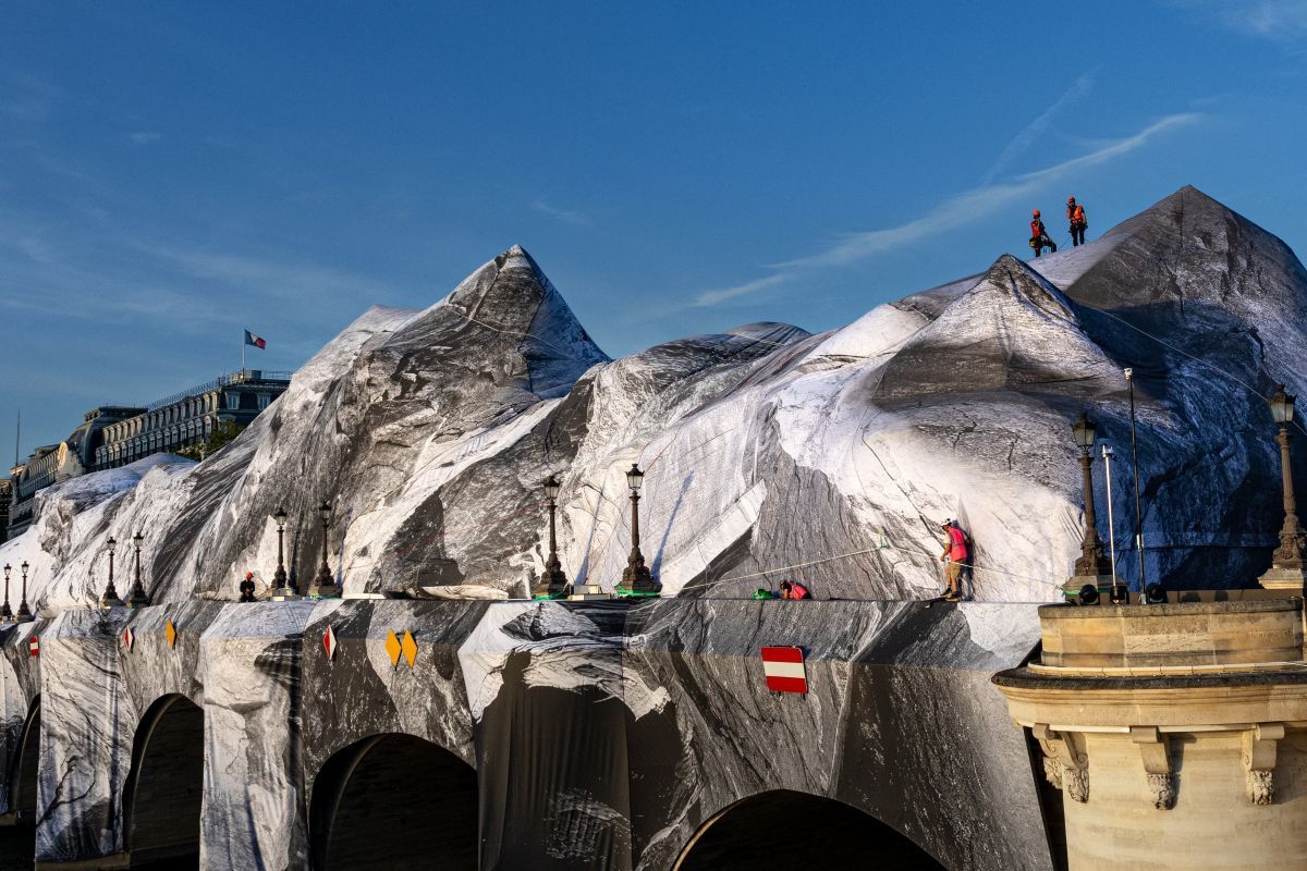 Installation an Pariser Pont Neuf offen