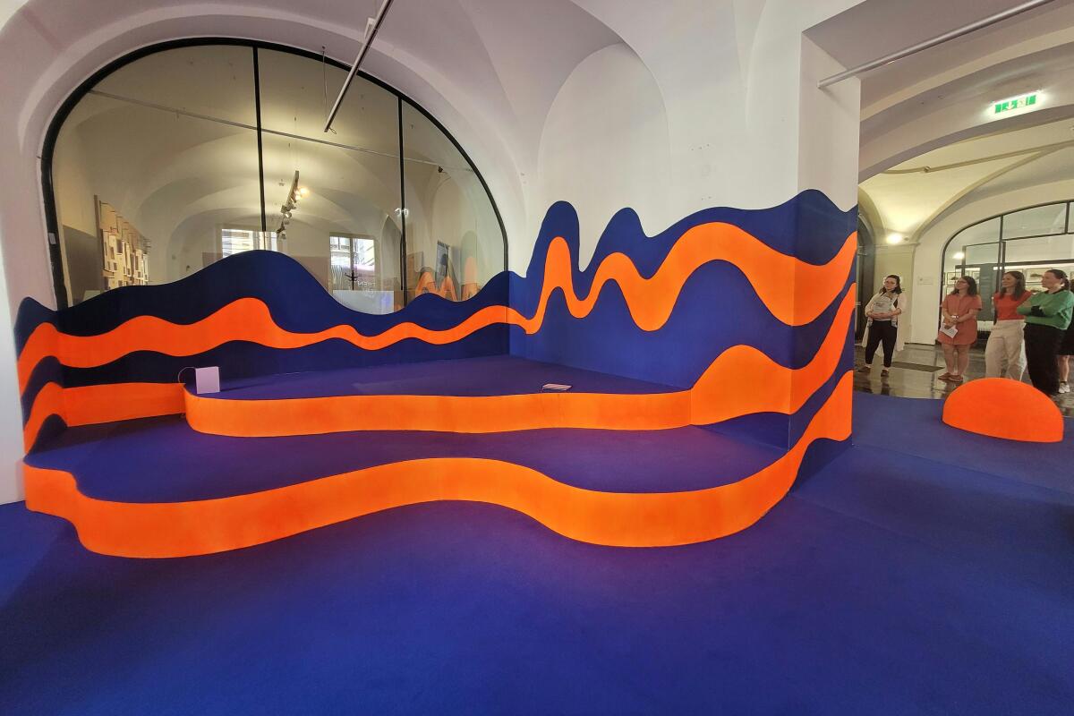 Farbenpracht und Krisenoptimismus: 70er-Schau im Graz Museum