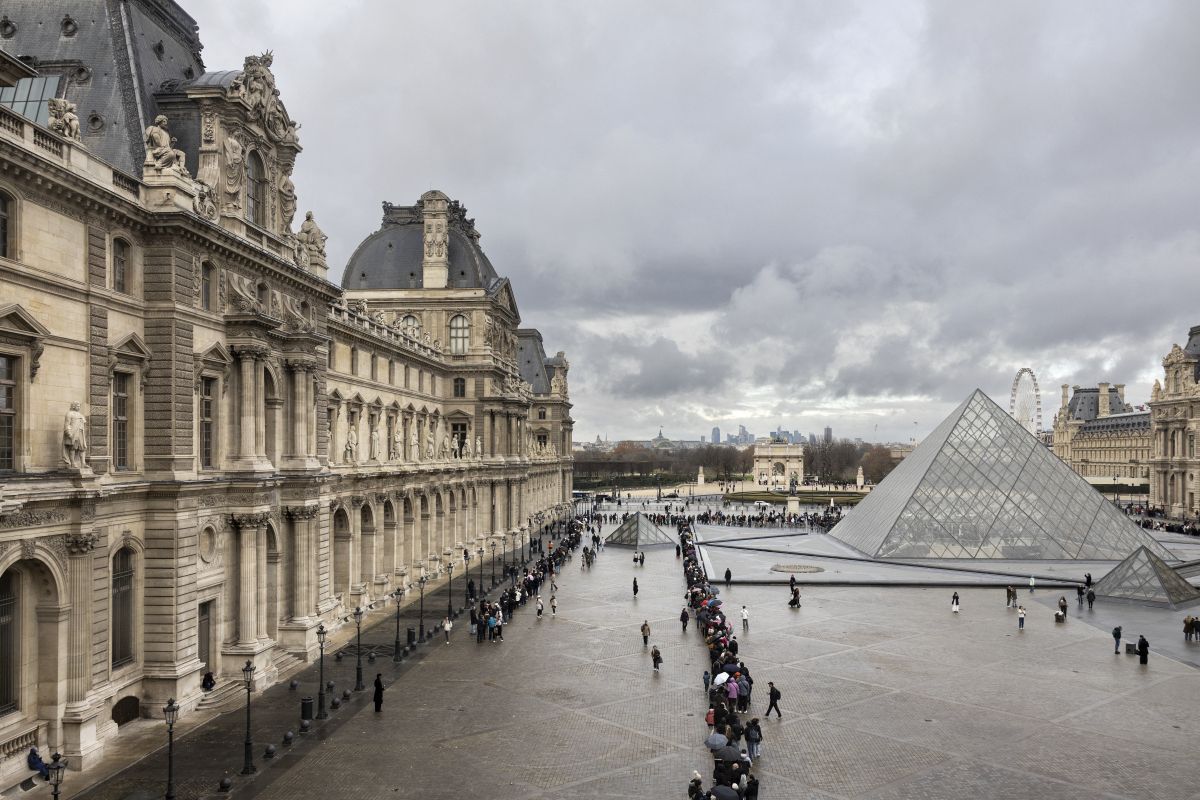 Pariser Louvre "am Ende seiner Kräfte"