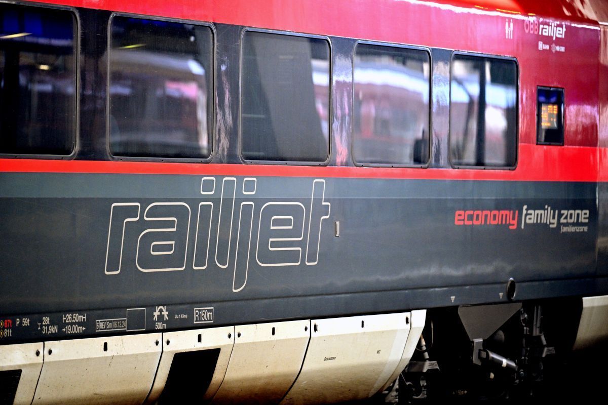 Crash zwischen Railjet und Auto auf kleinem Kärntner Bahnhof
