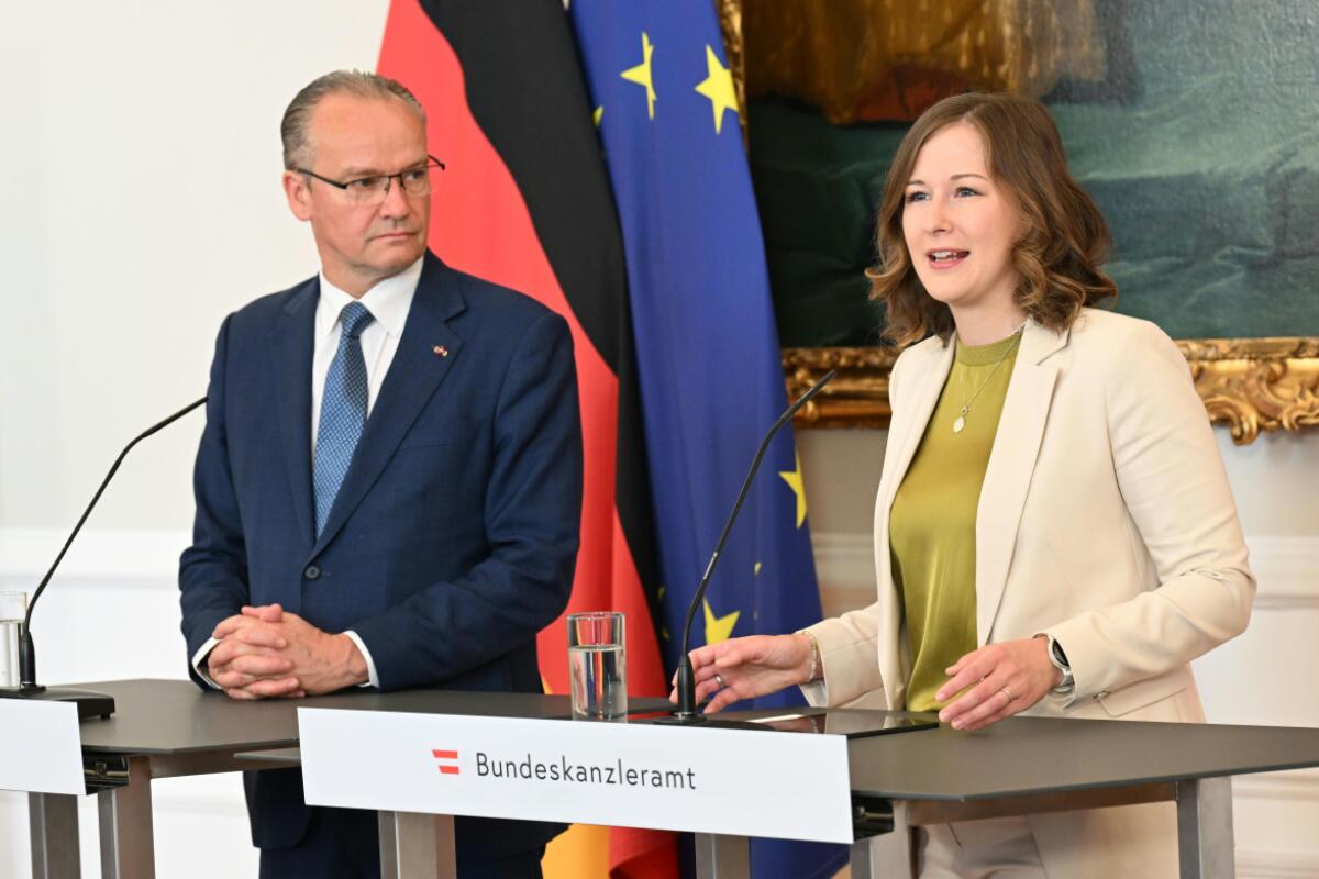 Bauer sieht Milliardenbelastung durch neue EU-Beamtenjobs