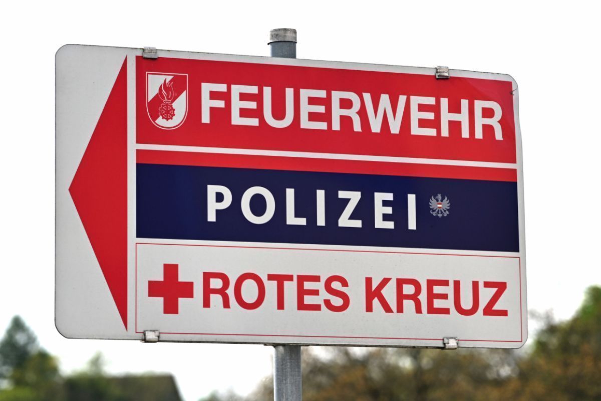 Vier Verletzte bei Unfall mit fünf Fahrzeugen in Tirol