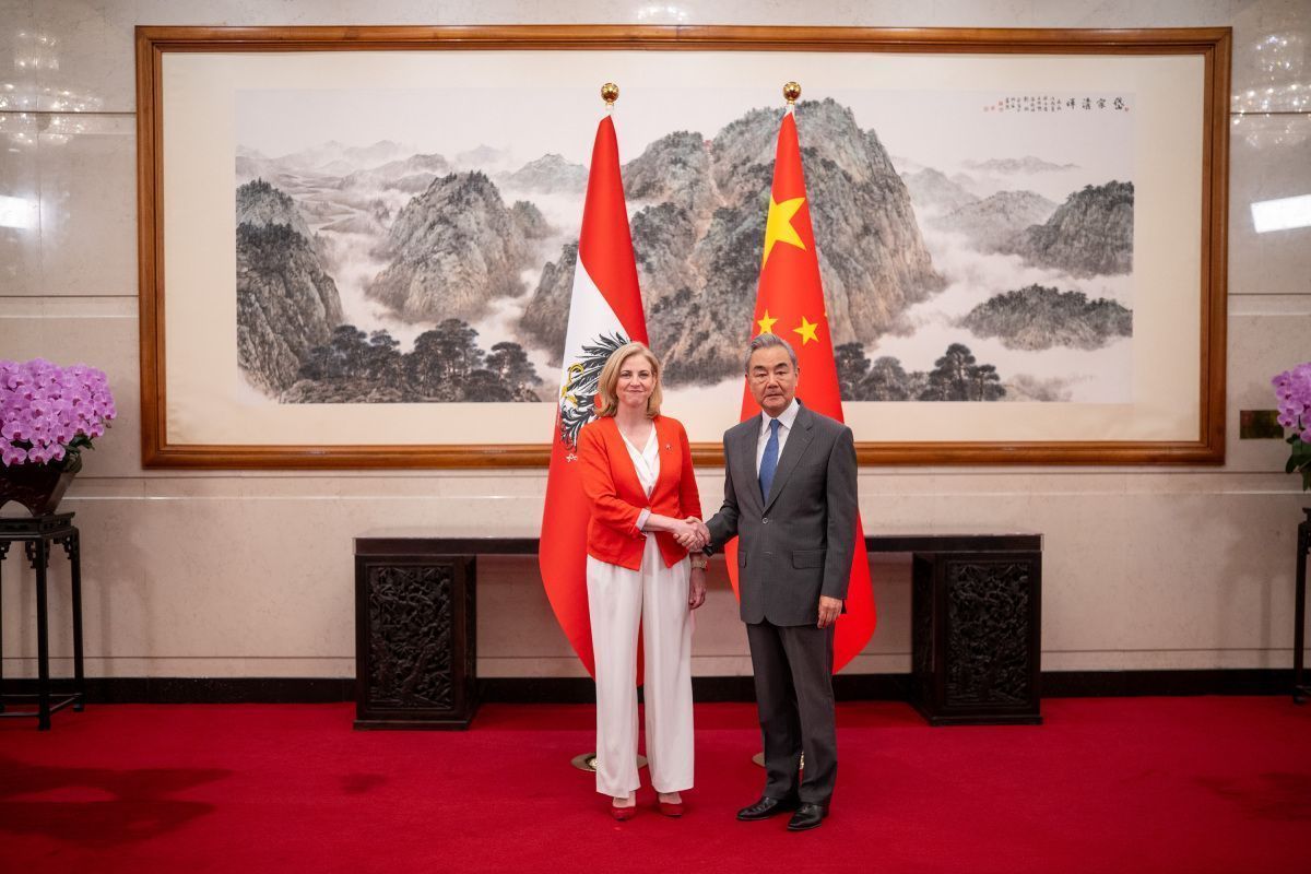 Chinas Außenminister Wang Yi empfing Meinl-Reisinger