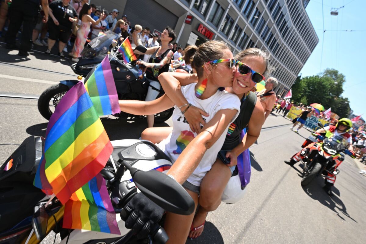 Tausende bei Christopher Street Day in München