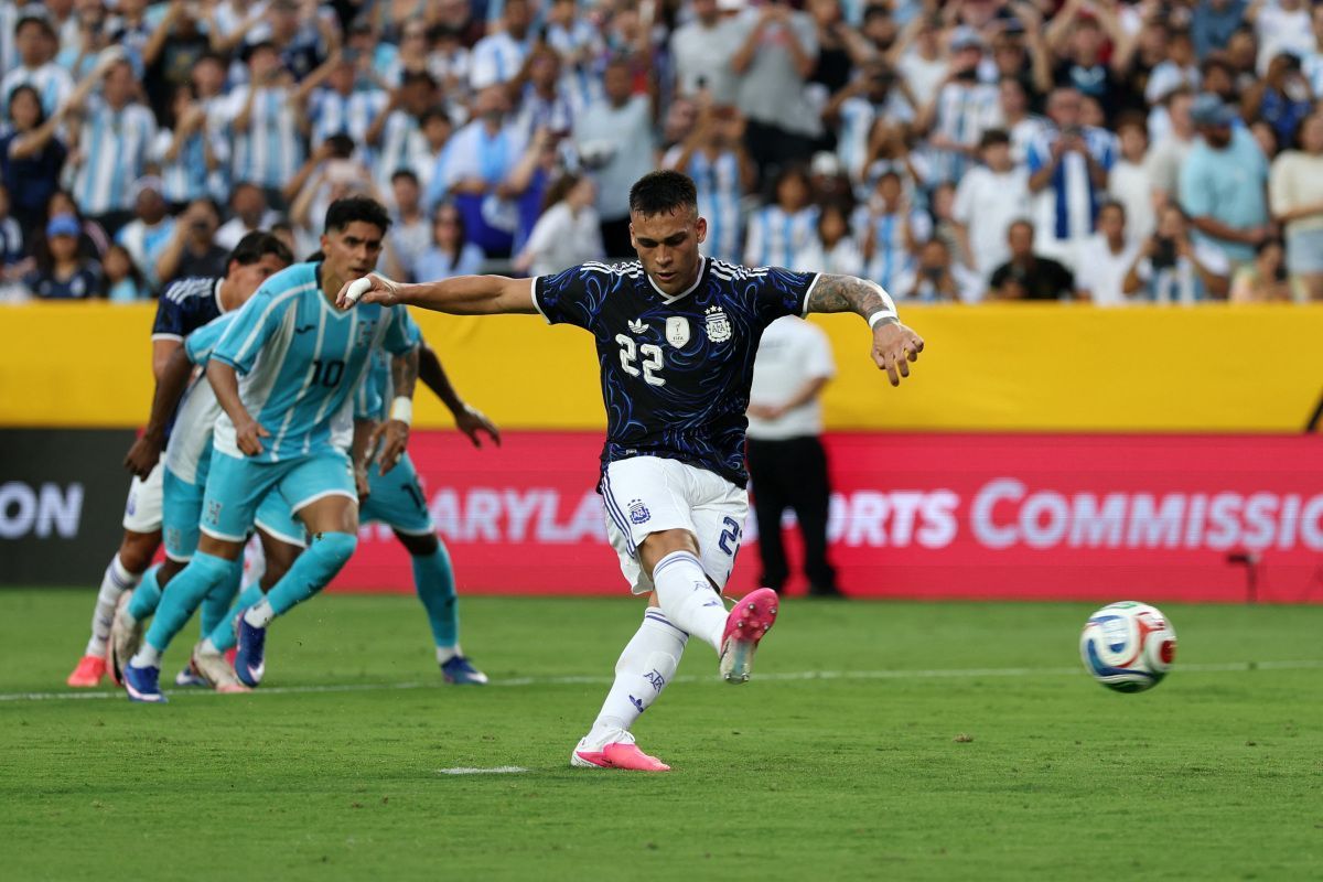 Argentinien gewinnt WM-Test ohne Messi - Brasilien siegt 2:1