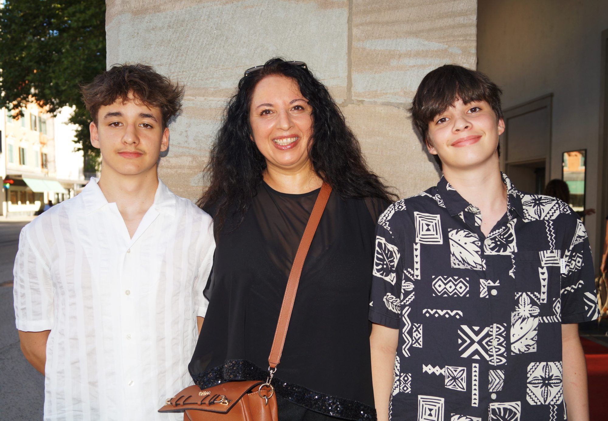 Sonja Fischer kam mit beiden Söhnen Jean und Pierre ins Theater