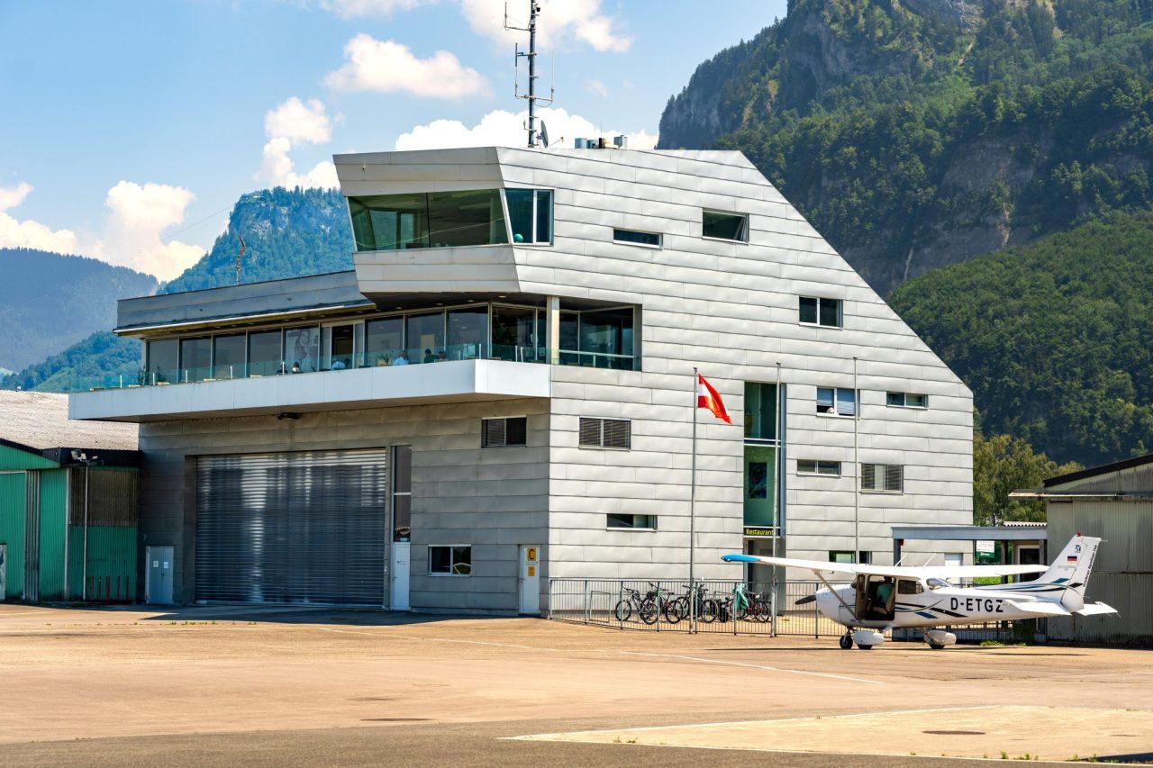 Wo Italien am Flugplatz landet