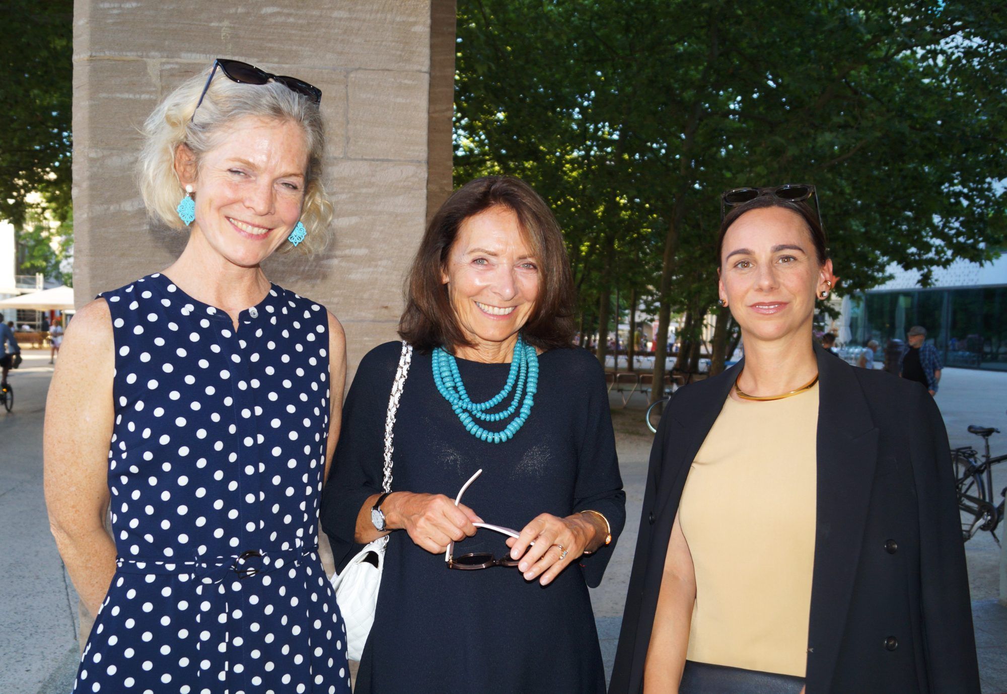 Die Geschäftsführerin der Kulturhäuser Monika Wagner, Barbara Bechter und die Vorständin d Abteilung Kunst und Kultur Vorarlberg Claudia Voit, 