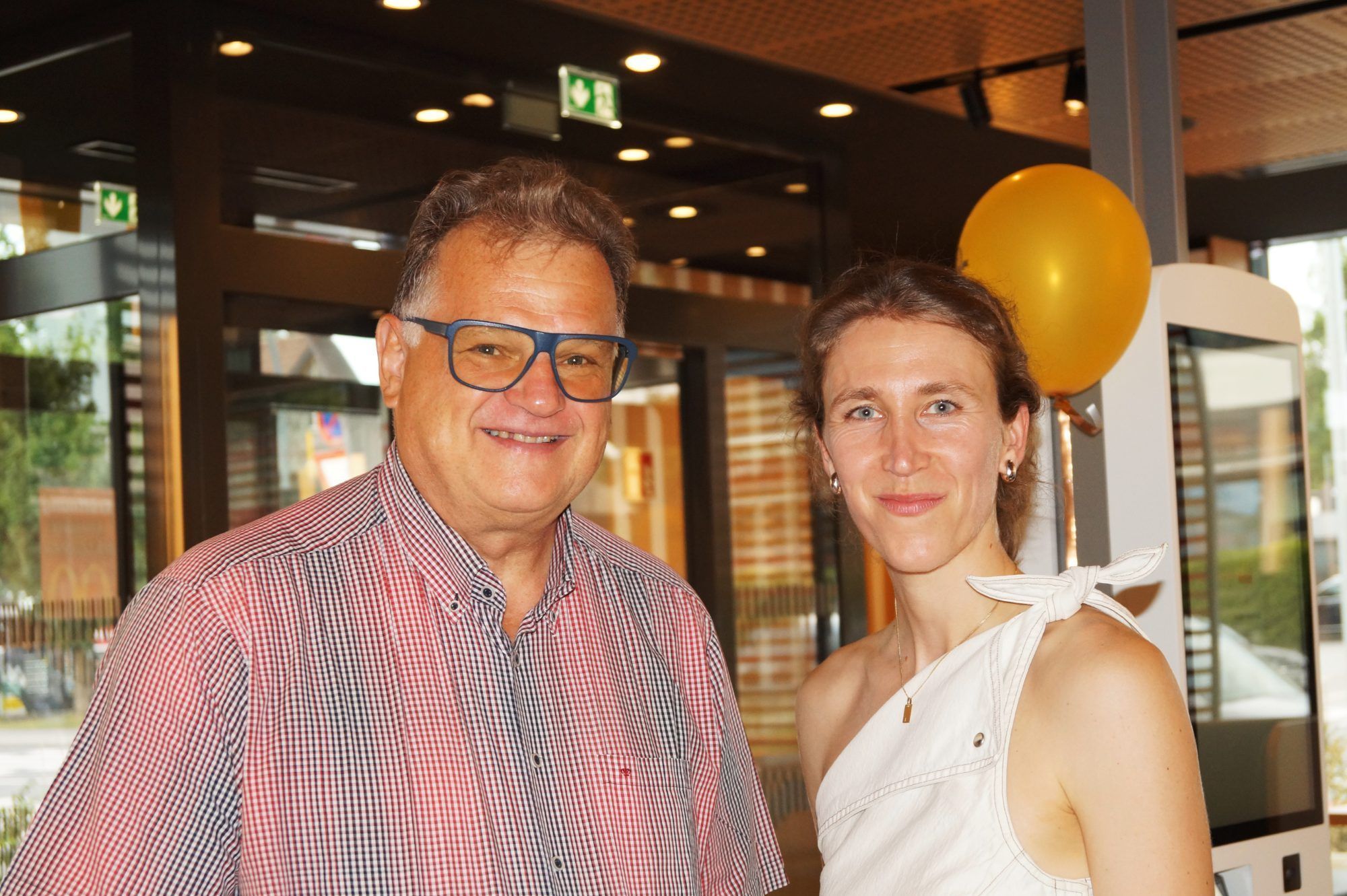 Edgar Schieder brachte 1994 den ersten Vlbg. McDonald's nach Hard, mit Barbara Versluis