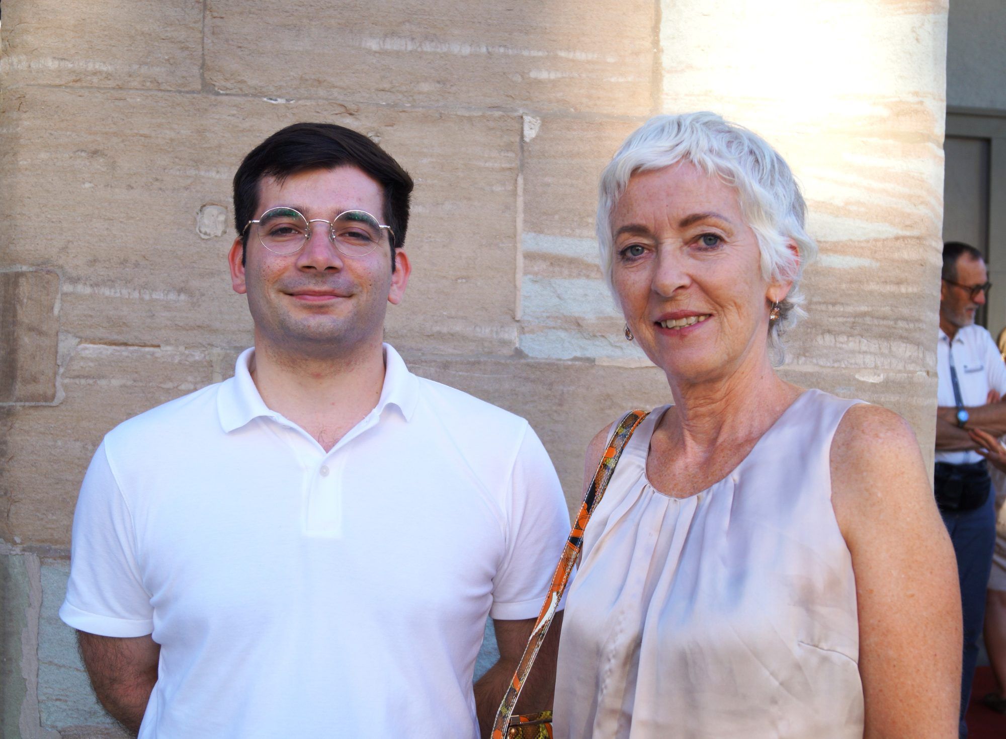 Fabian Romero und Künstlerin Margot Meraner lieben Theater