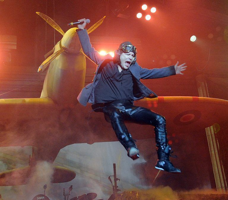 ABD0095_20180617 – NICKELSDORF – STERREICH: Snger Bruce Dickinson von der Band “Iron Maiden” whrend eines Konzertes auf der “Blue Stage” im Rahmen des “Nova Rock 2018” Festivals am Sonntag, 17. Juni 2018 im burgenlndischen Nickelsdorf. Das Festival findet vom Donnerstag, 14. Juni bis Sonntag 18. Juni 2018 in Nickelsdorf statt. + + + WIR WEISEN [&hellip;]