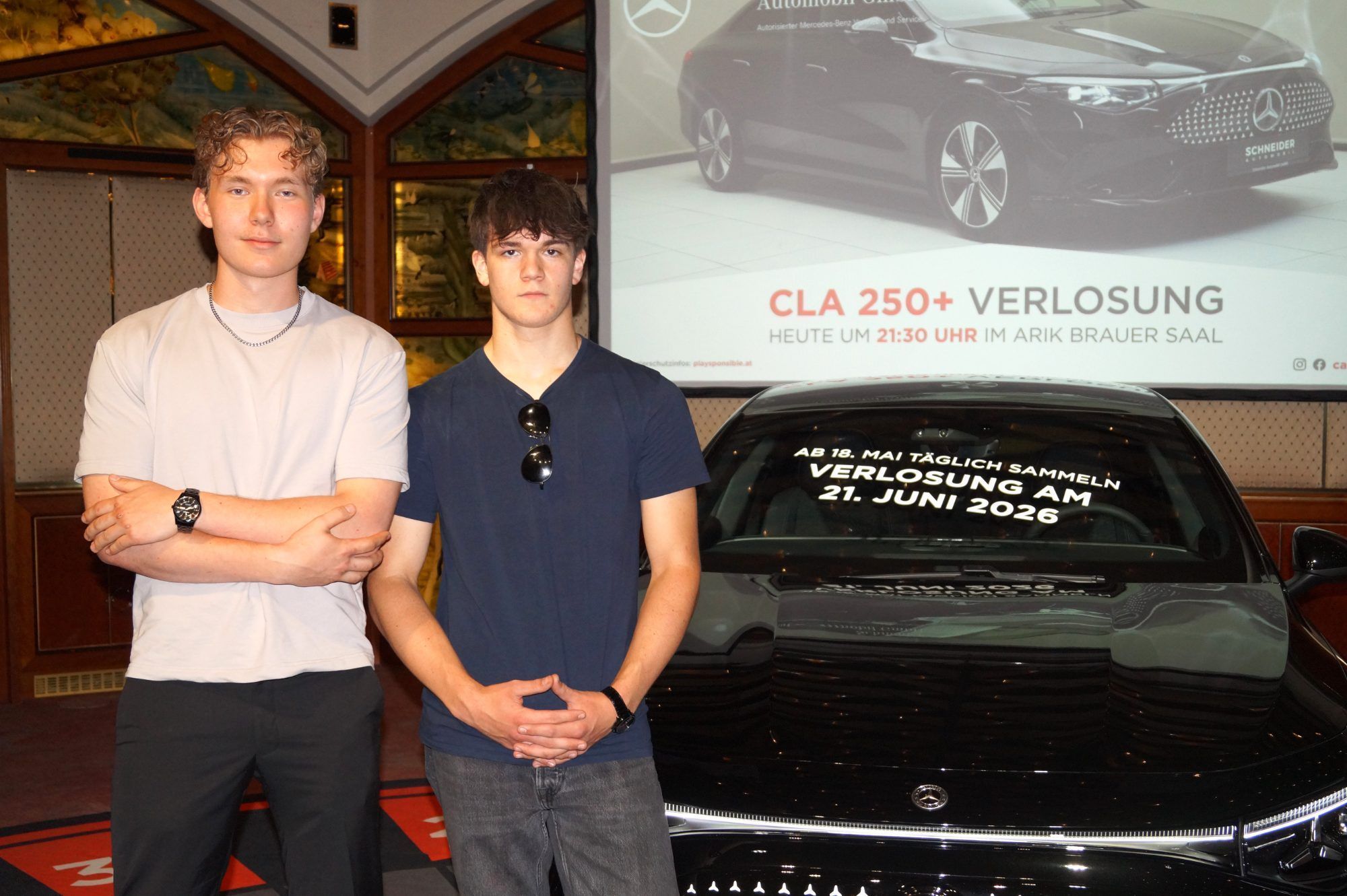 Tristan Rudolph und Pascal Natter von Eptica waren begeistert vom neuen Mercedes