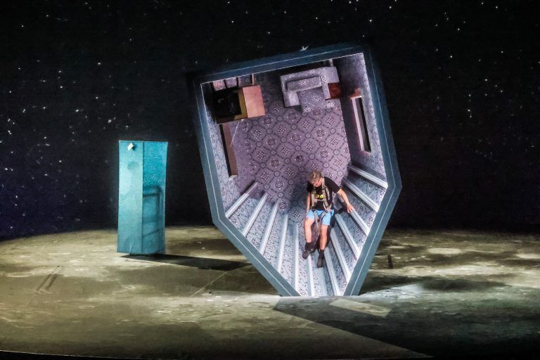 Bei den Festspielen geht es bierselig zum Mond