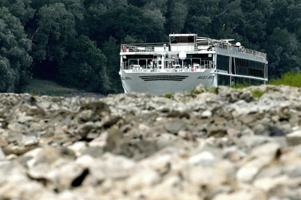 Niedrigwasser auf der Donau schränkt Schifffahrt ein