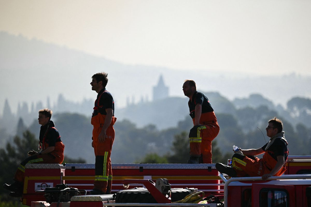 Feuerwehr bekämpft mehrere Waldbrände in Südfrankreich