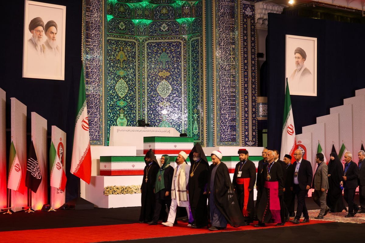 Ranghohe Iraner und Gäste erweisen Khamenei letzte Ehre