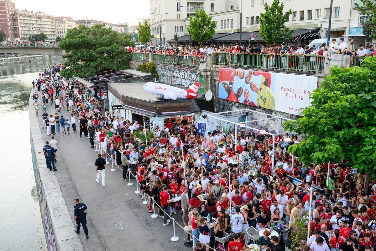 Polizeieinsatz nach Aschenbecherwurf bei Public Viewing
