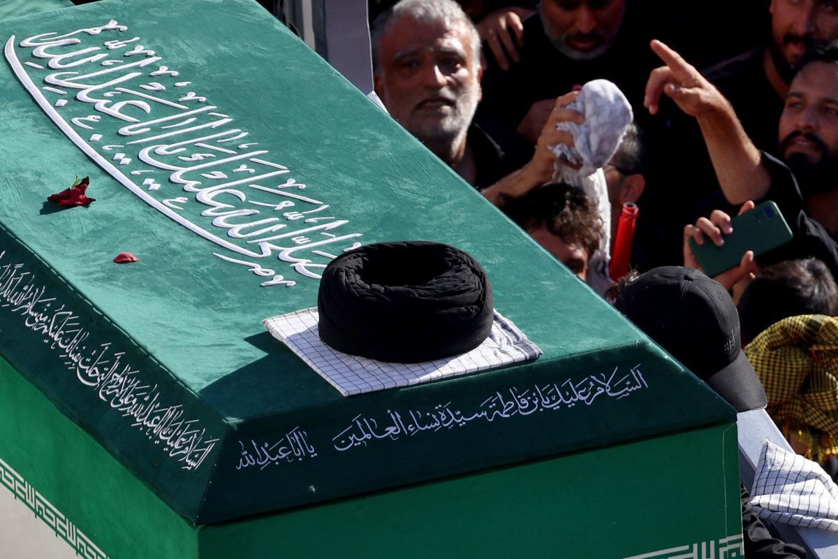 Racheschwüre bei Beerdigung von Khamenei in Mashhad