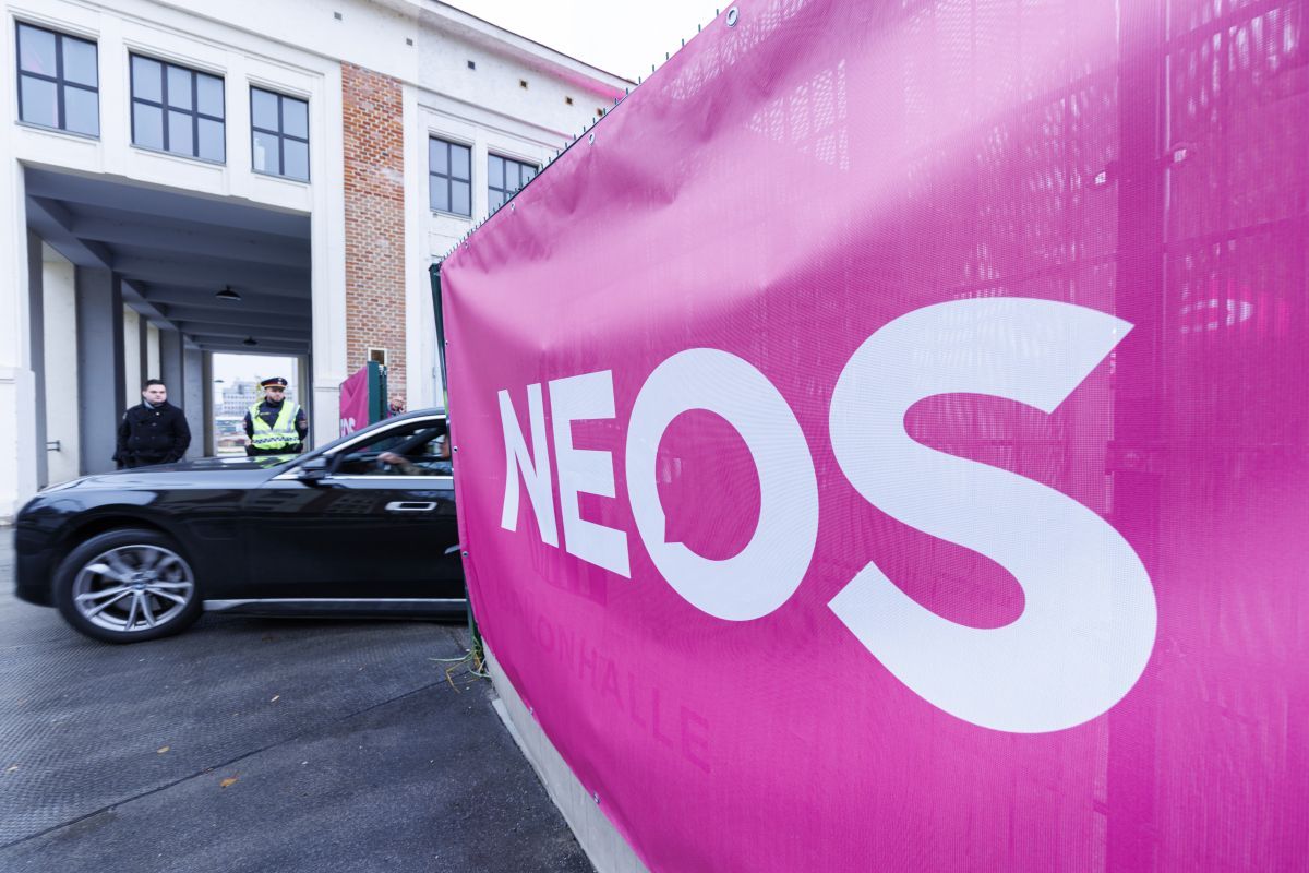 NEOS-Mandatar schert beim Budget aus Koalition aus