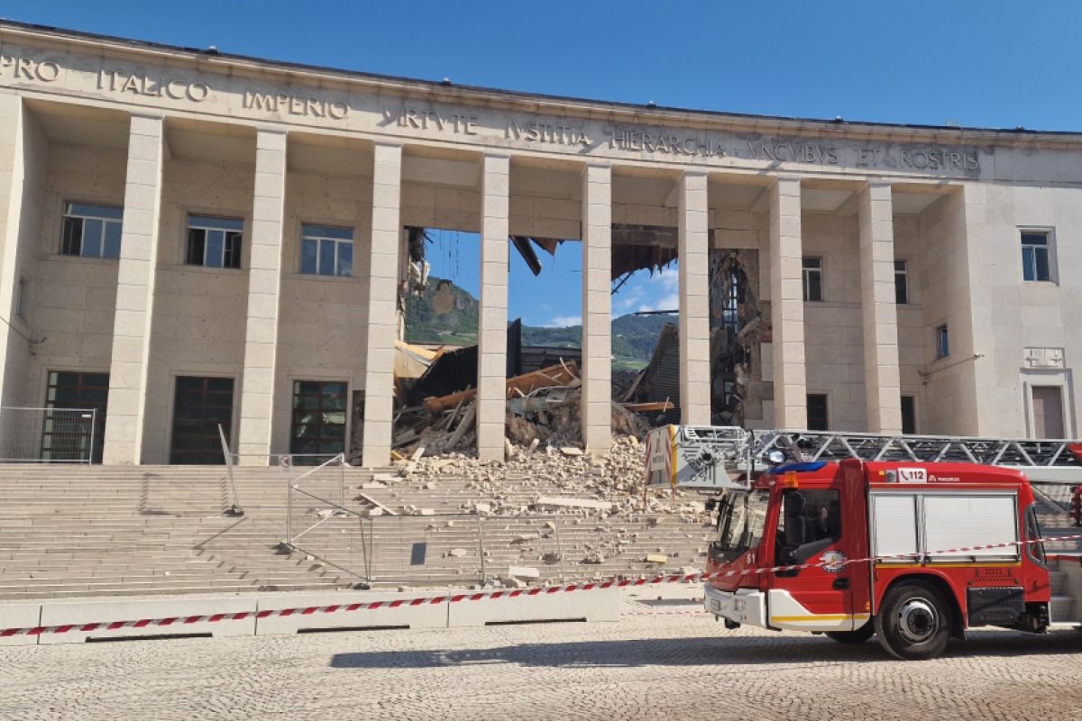 Teil des Gerichtsgebäudes in Bozen stürzt ein