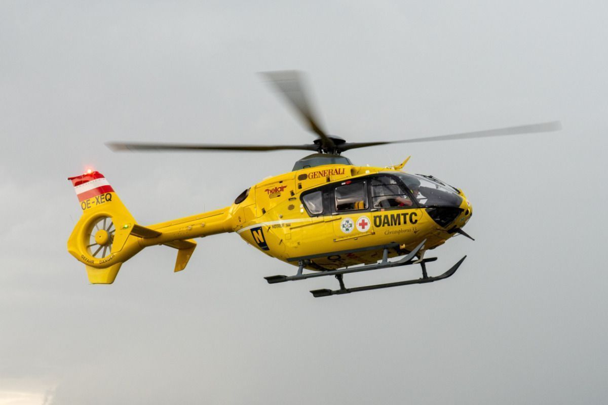 Auto stürzt 100 Höhenmeter ab: drei Verletzte in Roppen