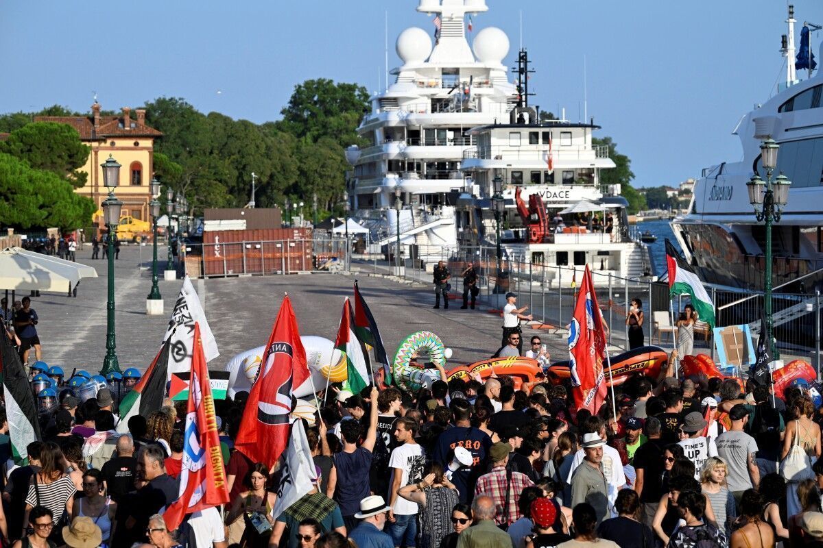 Viele Besucher bei Feuerwerken zu Erlöser-Fest in Venedig