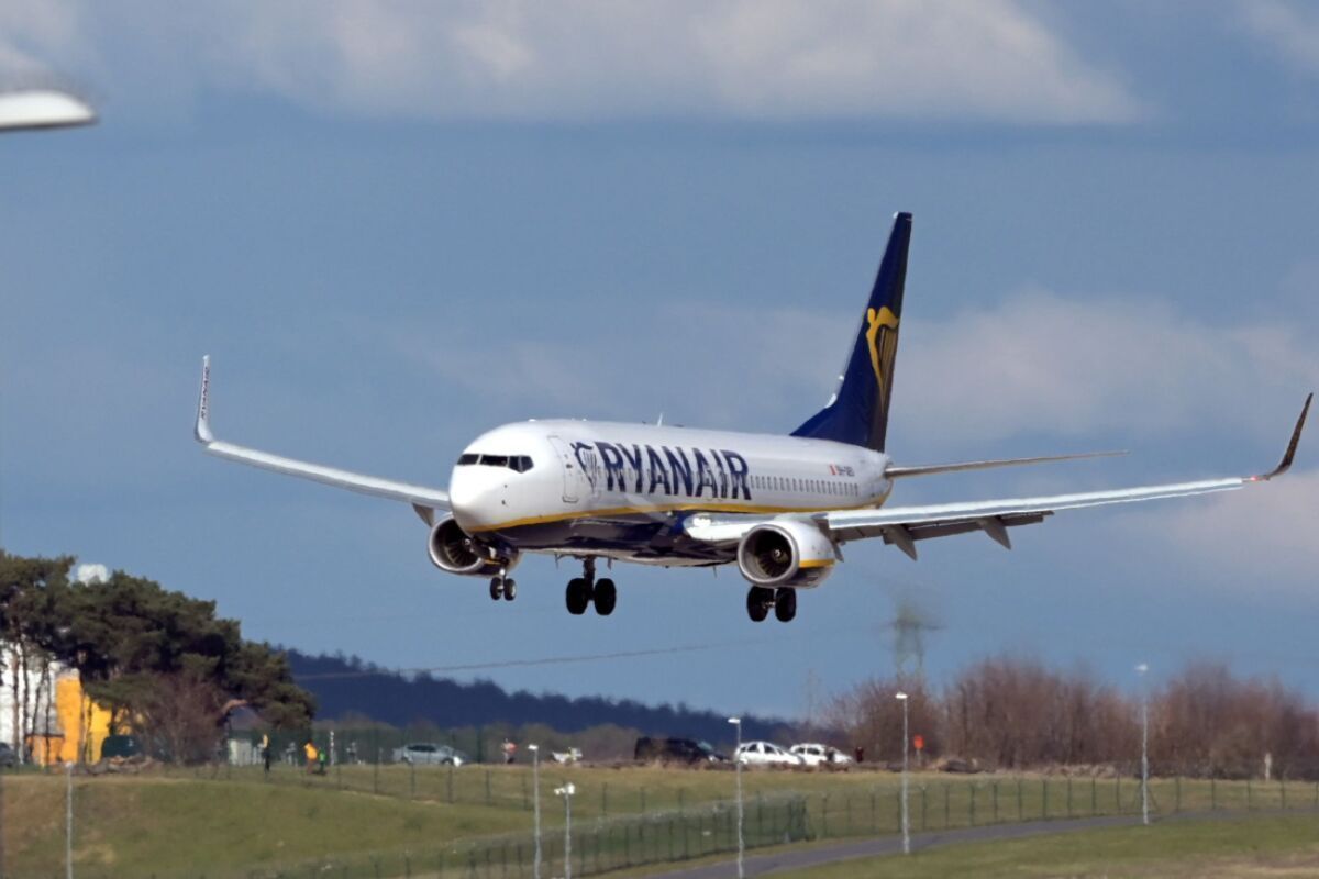 Ryanair: Unfall mit Flugzeugfenster wohl durch Fremdkörper