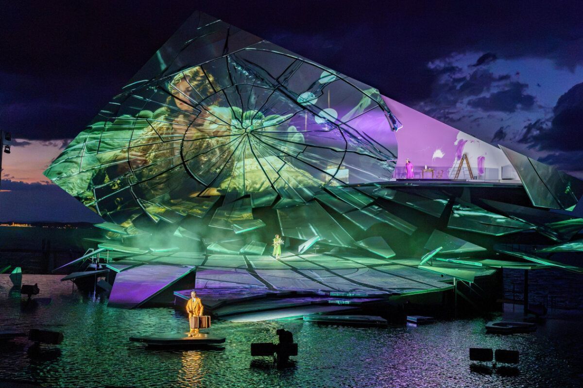 Bregenzer "Traviata": Zwischen Spektakel und Esther Williams