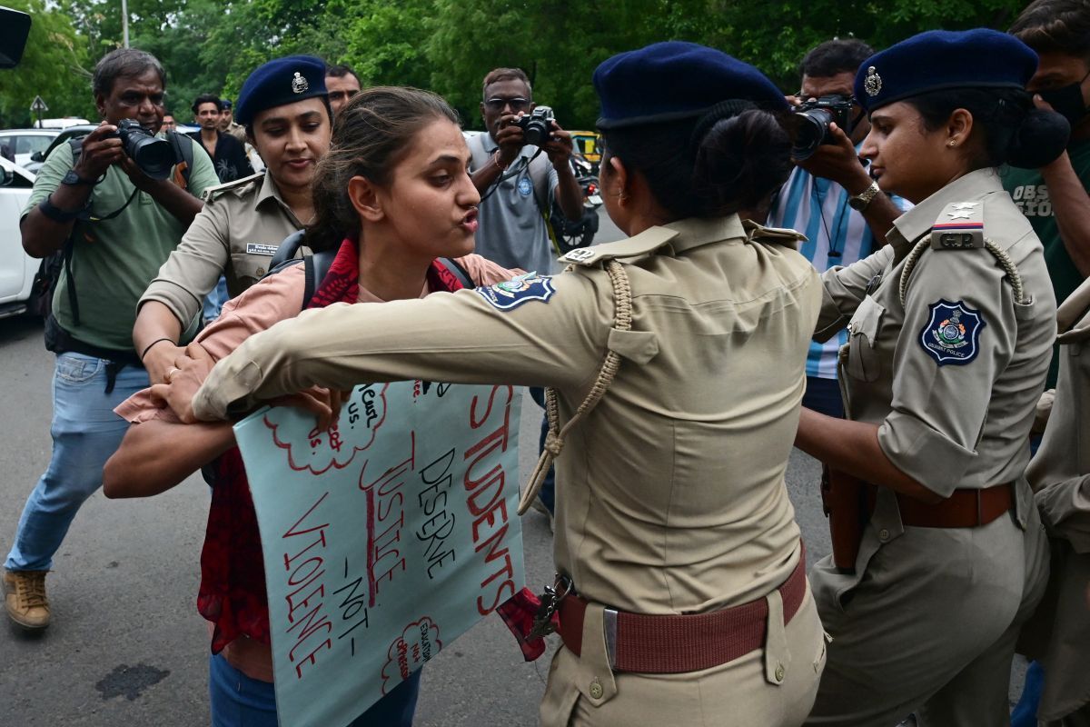 Indische Kakerlaken-Bewegung erhöht Druck auf Modi-Regierung