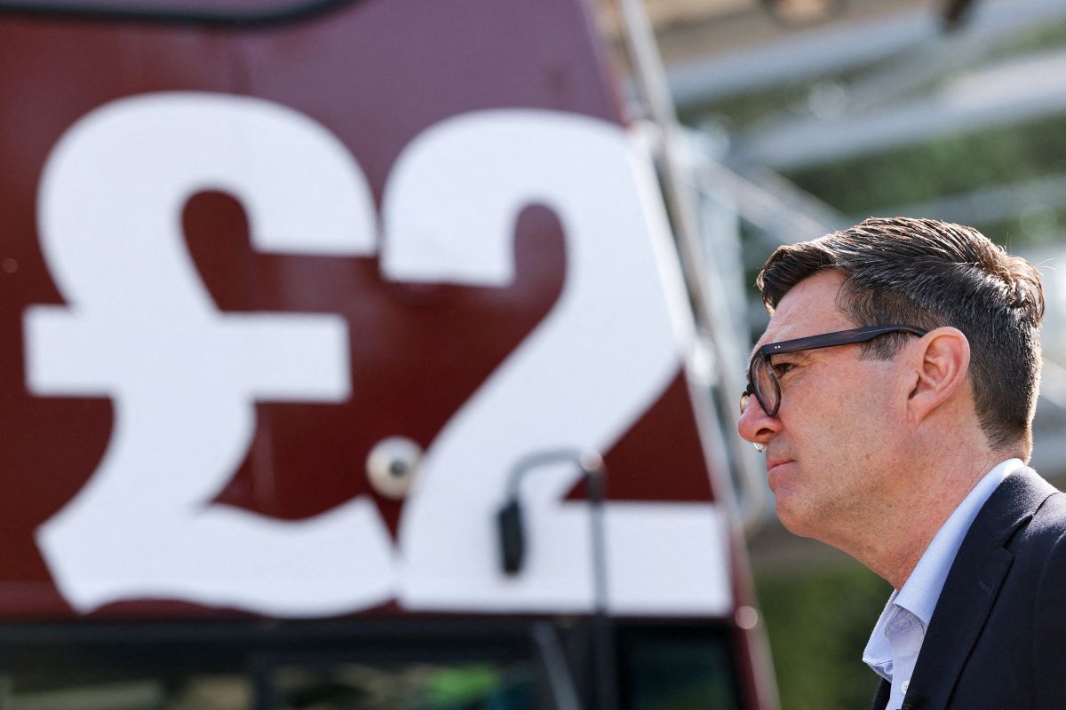 Britischer Premier Burnham senkt Gewerbesteuer für Pubs