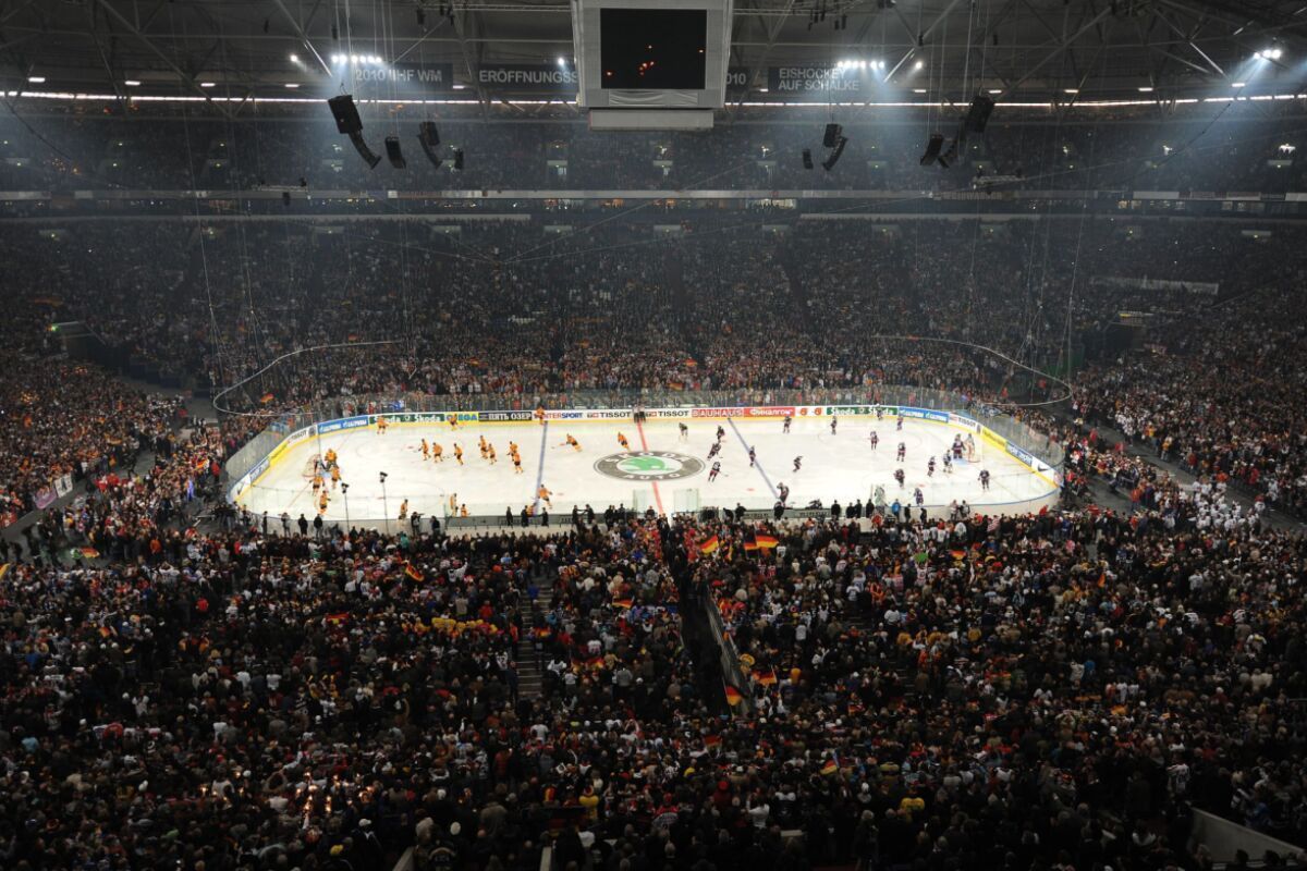 Eröffnungsspiel der Eishockey-WM im Schalker Fußball-Stadion