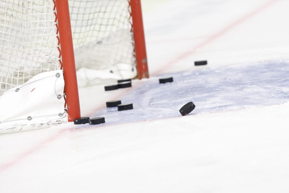 Eishockey-Freiluftspiel an der Schanze in Bischofshofen