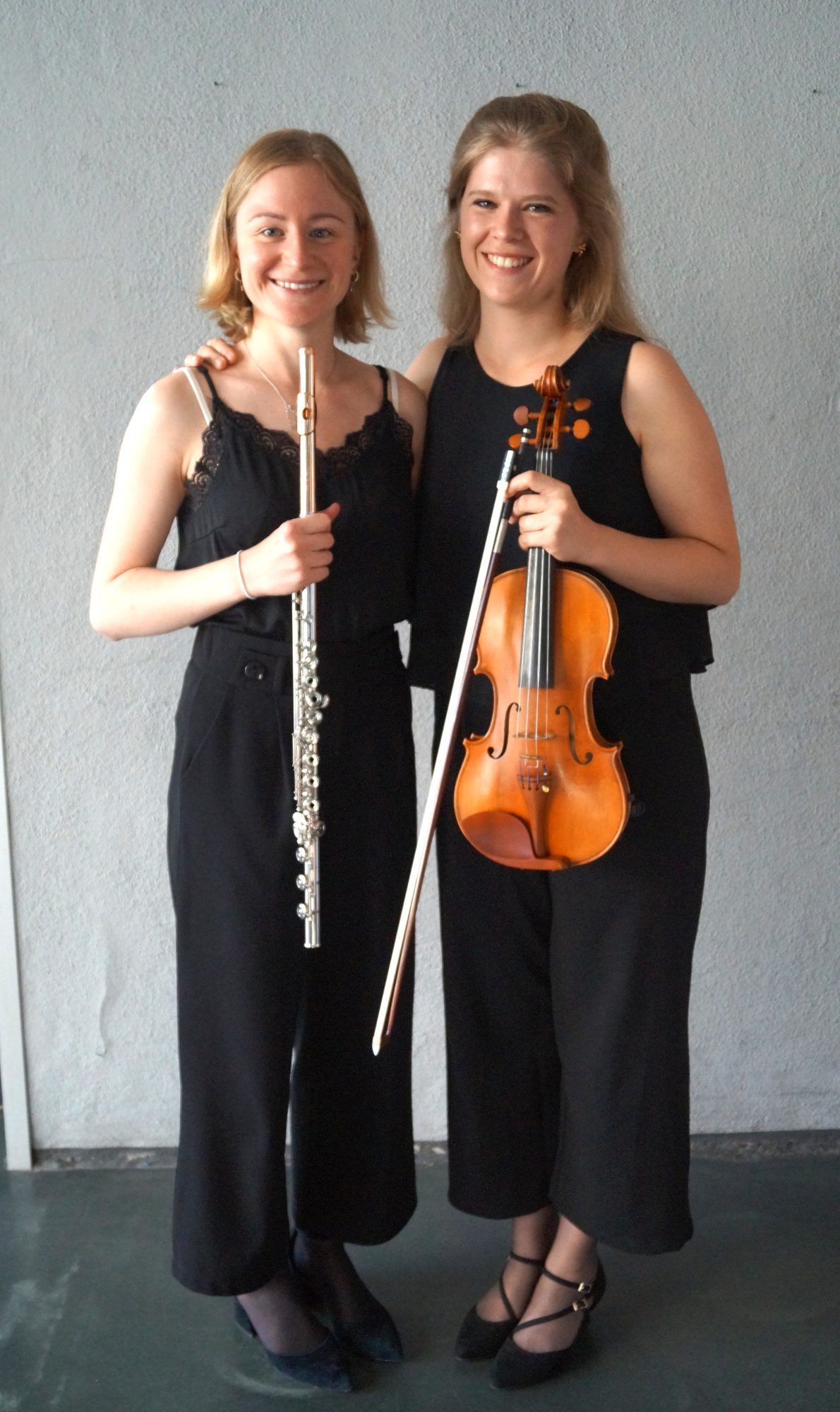 Querflötistin Jacqueline Assmann und Violinistin Franziska Kneißl
