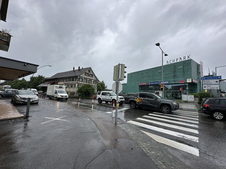 Achkreuzung Lauterach: Aktuelle Bilder Denkmal Gasthaus Bären