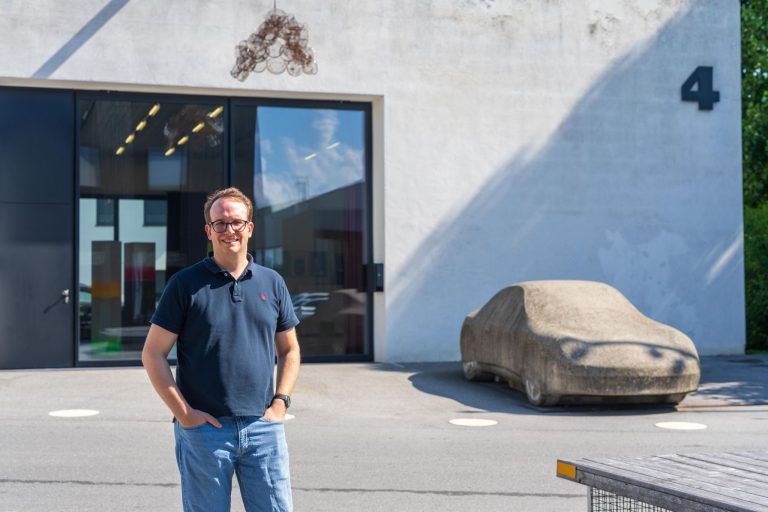 Er begann als jüngster Galerist des Landes