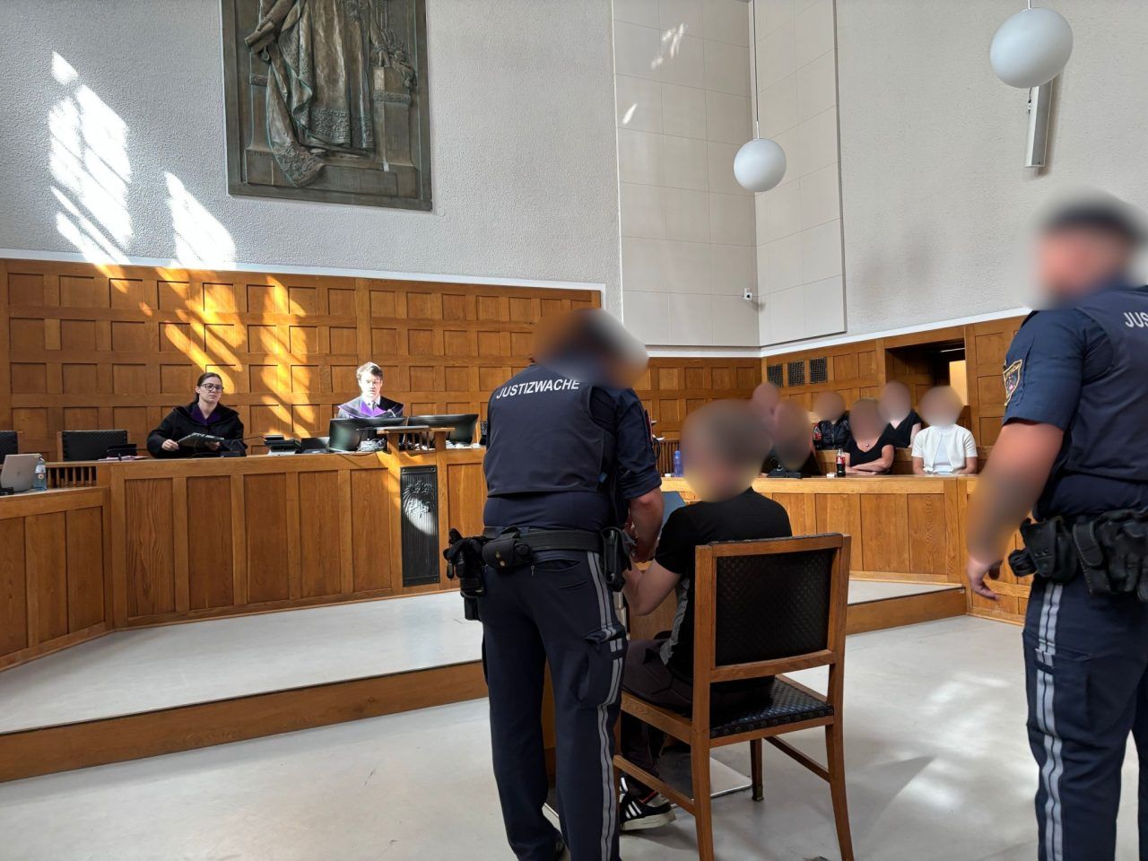 Hitler verherrlicht, Justiz mit Bomben und Amok gedroht: Urteil gefallen